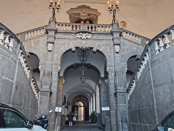 appartamento in affitto a Napoli in zona Chiaia