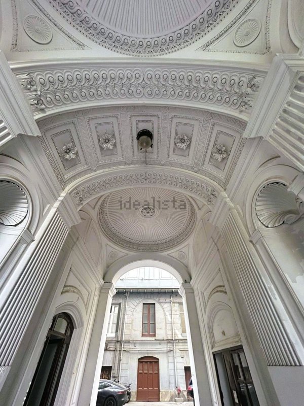 appartamento in affitto a Napoli in zona Chiaia