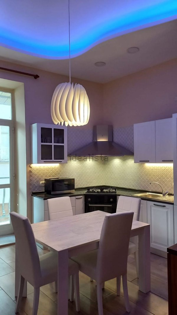 negozio in affitto a Napoli in zona Pendino / San Giuseppe