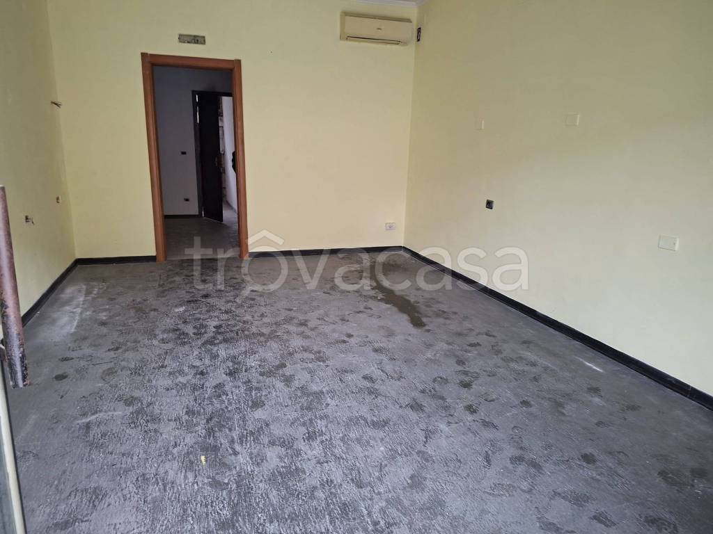 locale commerciale in affitto a Napoli in zona Pianura