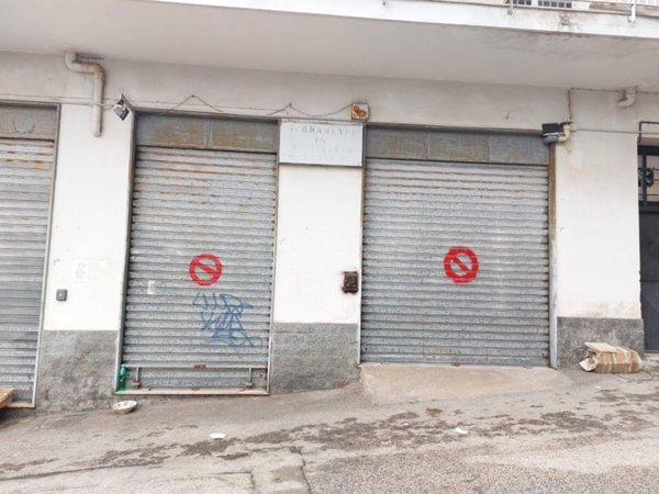 negozio in affitto a Napoli in zona Fuorigrotta