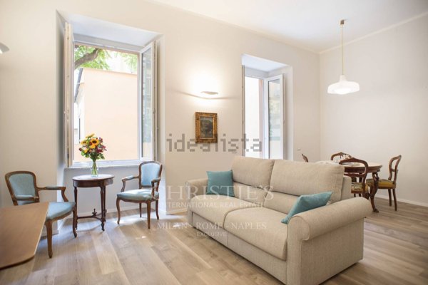 appartamento in affitto a Napoli in zona Chiaia