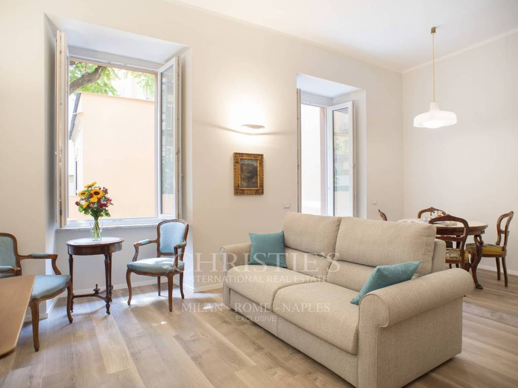 appartamento in affitto a Napoli in zona Chiaia