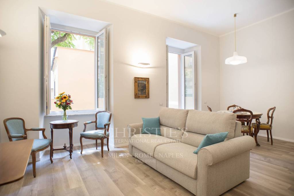 appartamento in affitto a Napoli in zona Chiaia