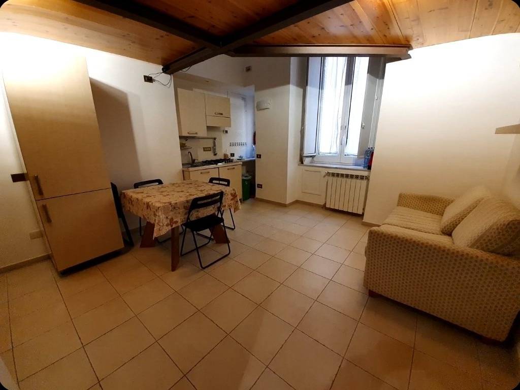 appartamento in affitto a Napoli in zona Chiaia