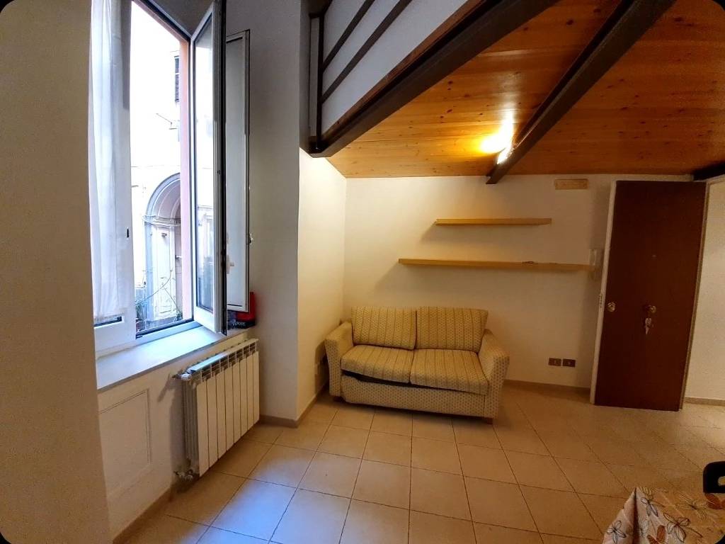 appartamento in affitto a Napoli in zona Chiaia