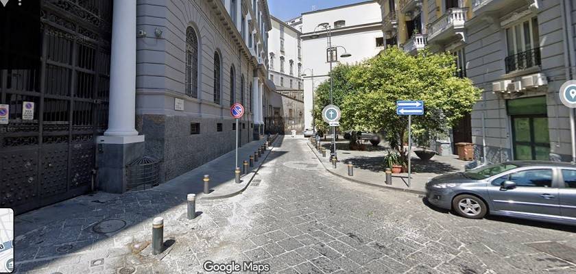 locale commerciale in affitto a Napoli in zona Pendino / San Giuseppe