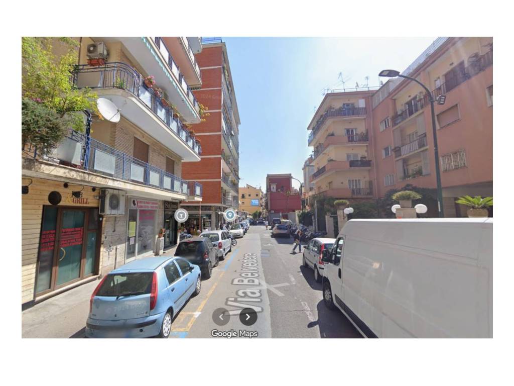 negozio in affitto a Napoli in zona Vomero