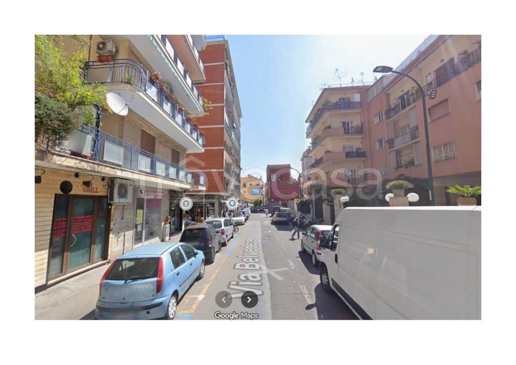 negozio in affitto a Napoli in zona Vomero