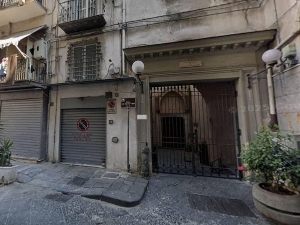 negozio in affitto a Napoli in zona Pendino / San Giuseppe