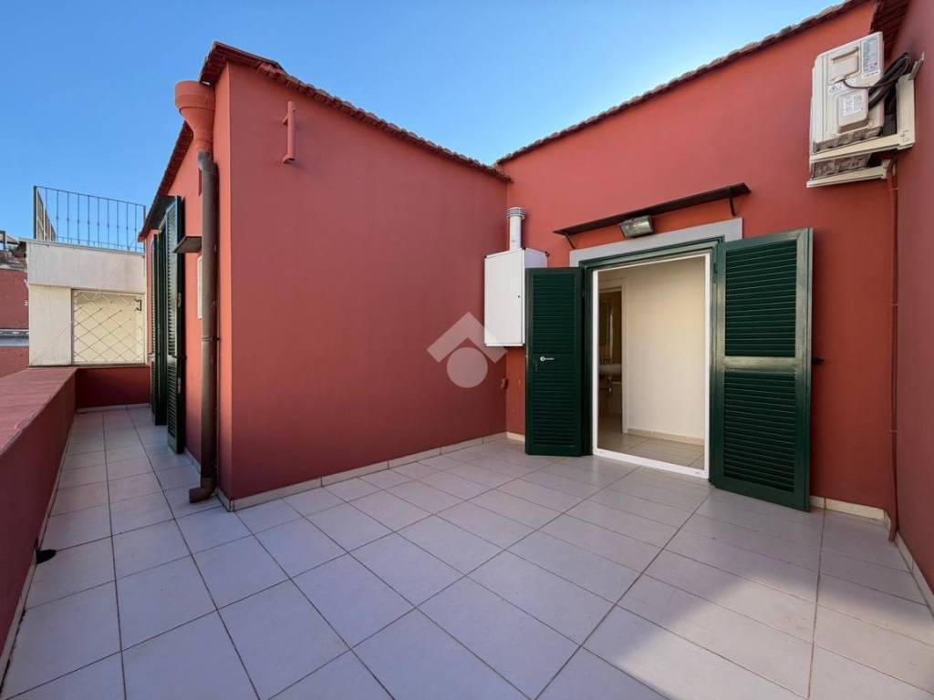 appartamento in affitto a Napoli in zona Chiaia
