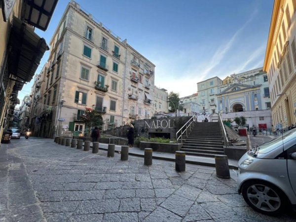 negozio in affitto a Napoli in zona Montecalvario
