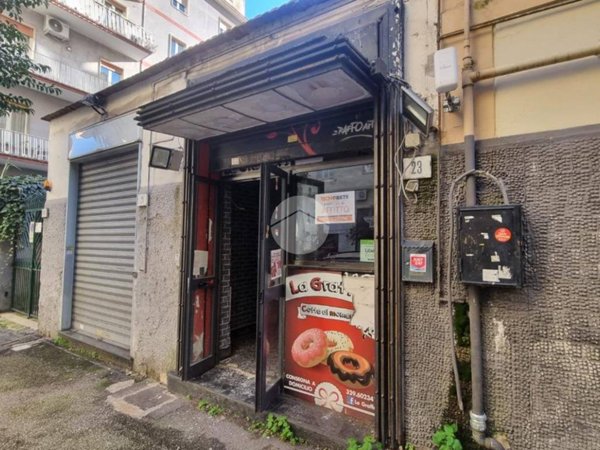 negozio in affitto a Napoli in zona Arenella