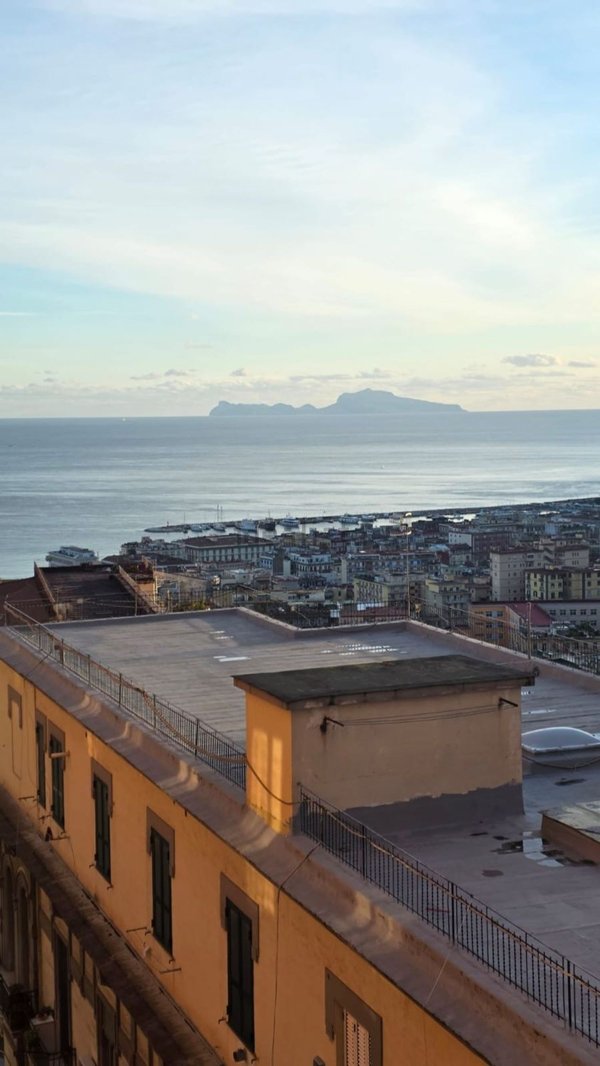appartamento in affitto a Napoli in zona Chiaia