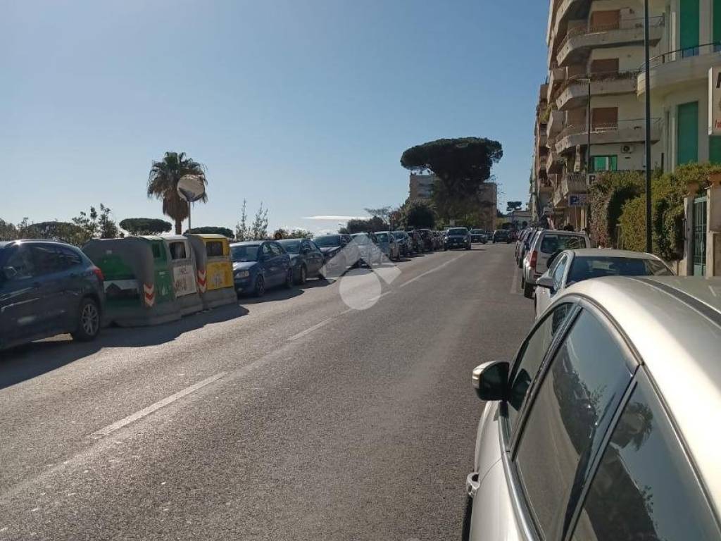negozio in affitto a Napoli in zona Posillipo