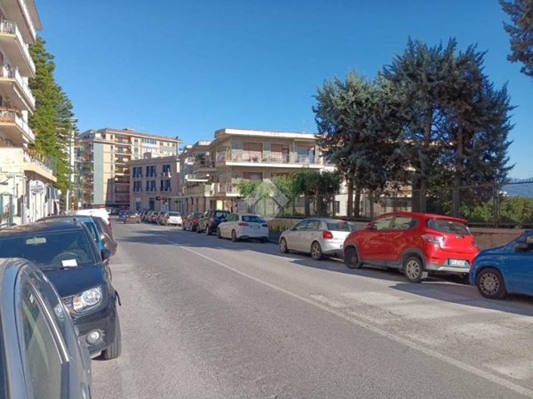 negozio in affitto a Napoli in zona Posillipo