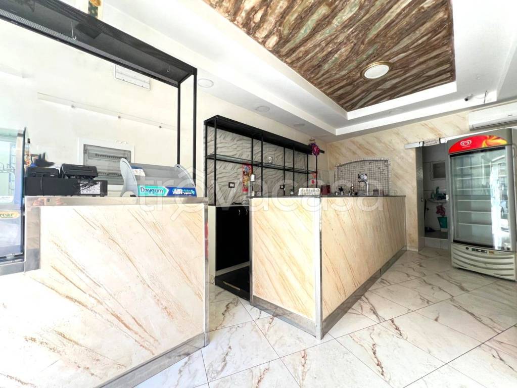 negozio in affitto a Napoli in zona Barra