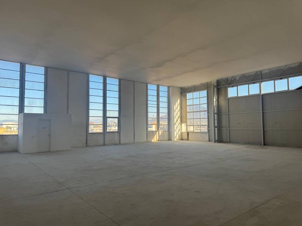 locale commerciale in affitto a Napoli in zona Barra