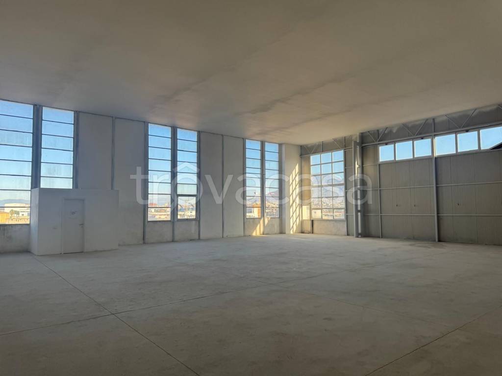 locale commerciale in affitto a Napoli in zona San Giovanni a Teduccio