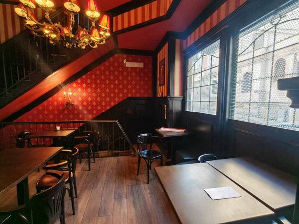 negozio in affitto a Napoli in zona Vomero