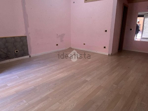 locale commerciale in affitto a Napoli in zona Pianura