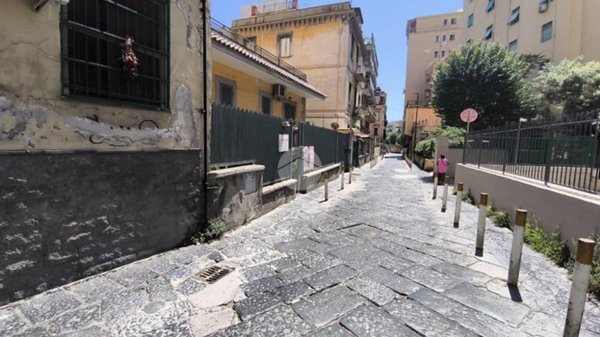 negozio in affitto a Napoli in zona Arenella