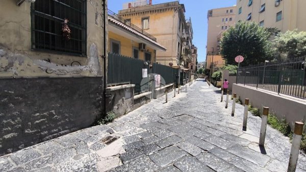 negozio in affitto a Napoli in zona Arenella