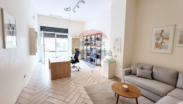 locale commerciale in affitto a Napoli in zona San Giovanni a Teduccio