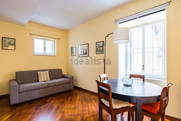 appartamento in affitto a Napoli in zona Chiaia