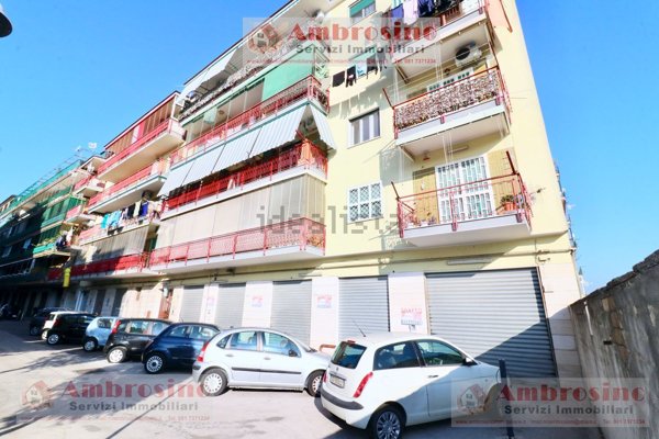locale commerciale in affitto a Napoli in zona Secondigliano