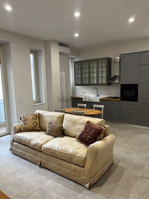 appartamento in affitto a Napoli in zona Chiaia