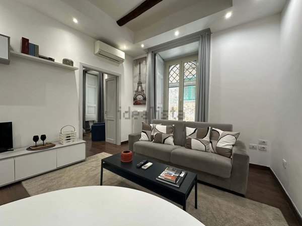 appartamento in affitto a Napoli in zona Chiaia