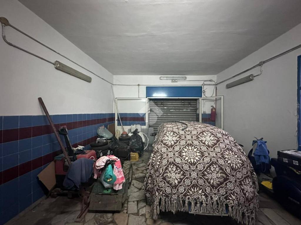 locale di sgombero in affitto a Napoli in zona Secondigliano