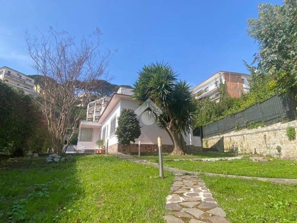 appartamento in affitto a Napoli in zona Chiaia