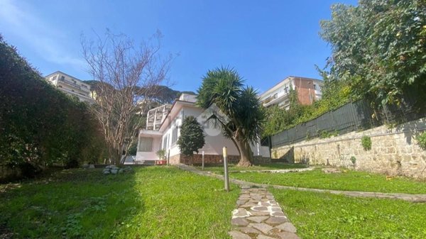 appartamento in affitto a Napoli in zona Chiaia