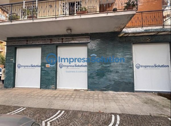 negozio in affitto a Napoli in zona Arenella