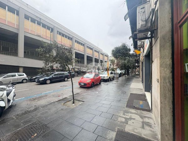 locale commerciale in affitto a Napoli in zona Vicaria
