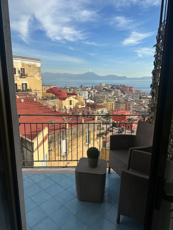appartamento in affitto a Napoli in zona Chiaia
