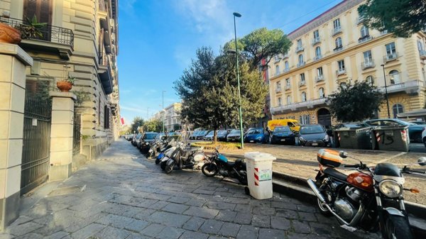ufficio in affitto a Napoli in zona Chiaia