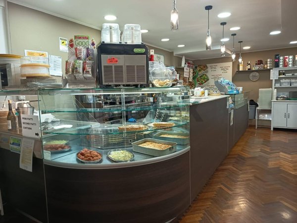 negozio in affitto a Napoli