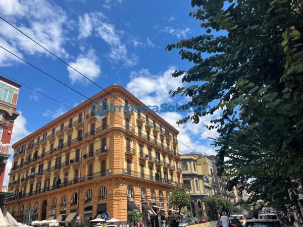 negozio in affitto a Napoli in zona Pendino / San Giuseppe