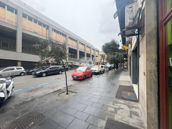 negozio in affitto a Napoli in zona Vicaria