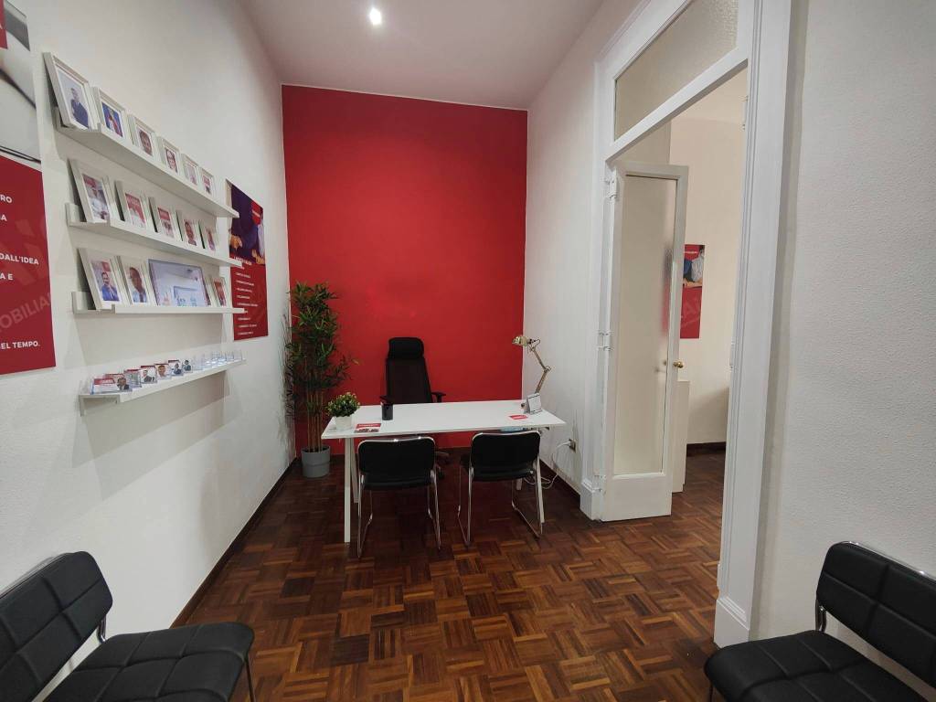 ufficio in affitto a Napoli in zona Chiaia