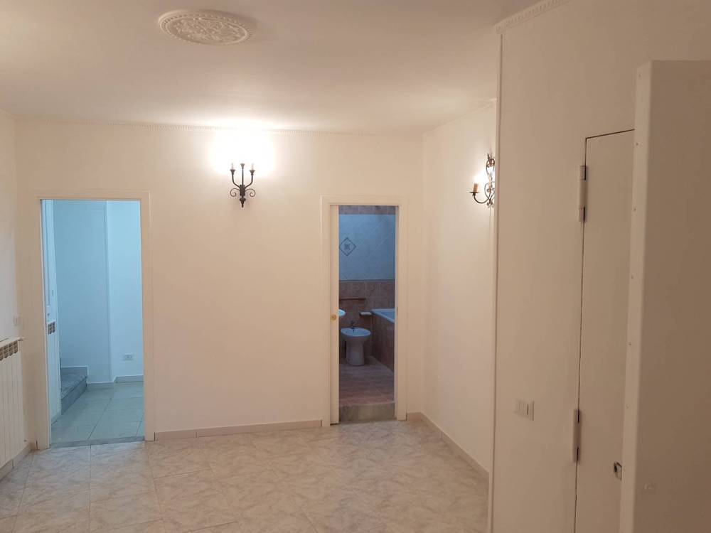 appartamento in affitto a Napoli in zona Chiaia