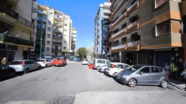 locale commerciale in affitto a Napoli in zona Vomero