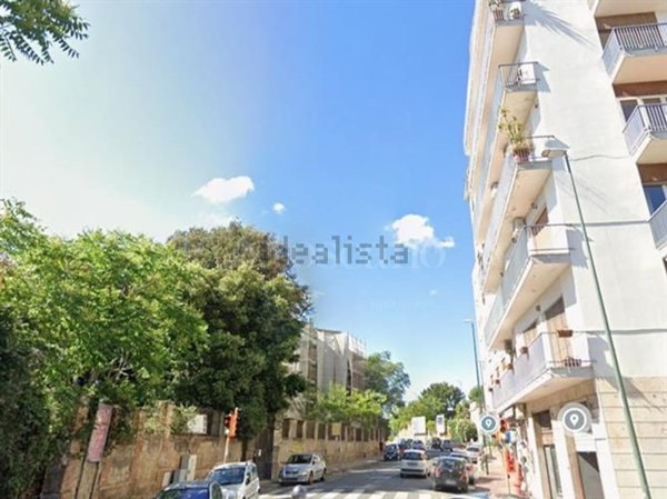 locale commerciale in affitto a Napoli in zona Chiaia