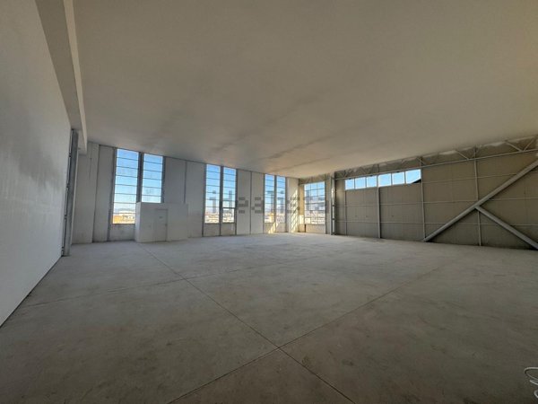 locale commerciale in affitto a Napoli in zona Barra