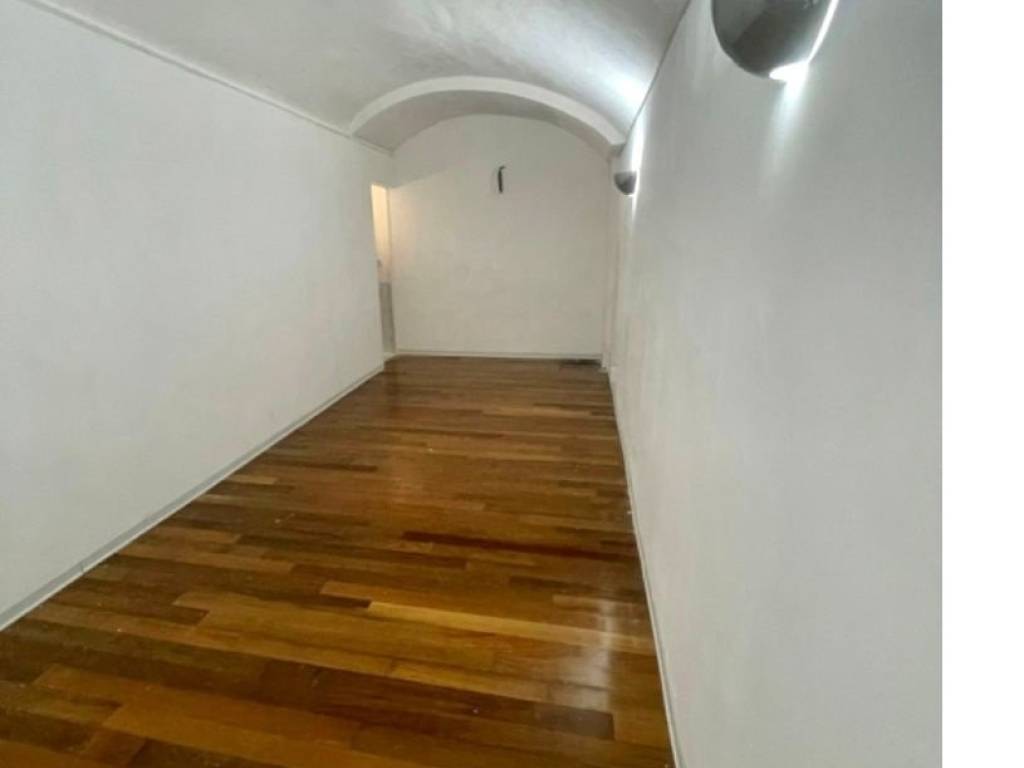 locale commerciale in affitto a Napoli in zona Arenella