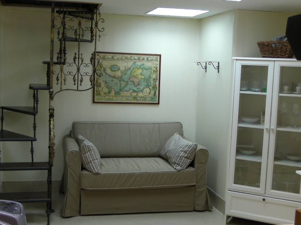 appartamento in affitto a Napoli in zona Chiaia