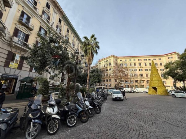 negozio in affitto a Napoli in zona Vomero
